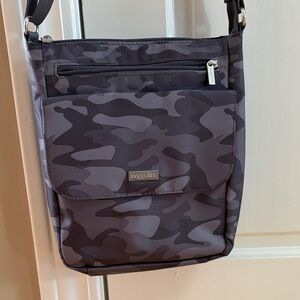 Baggallini Gray Camouflage purse